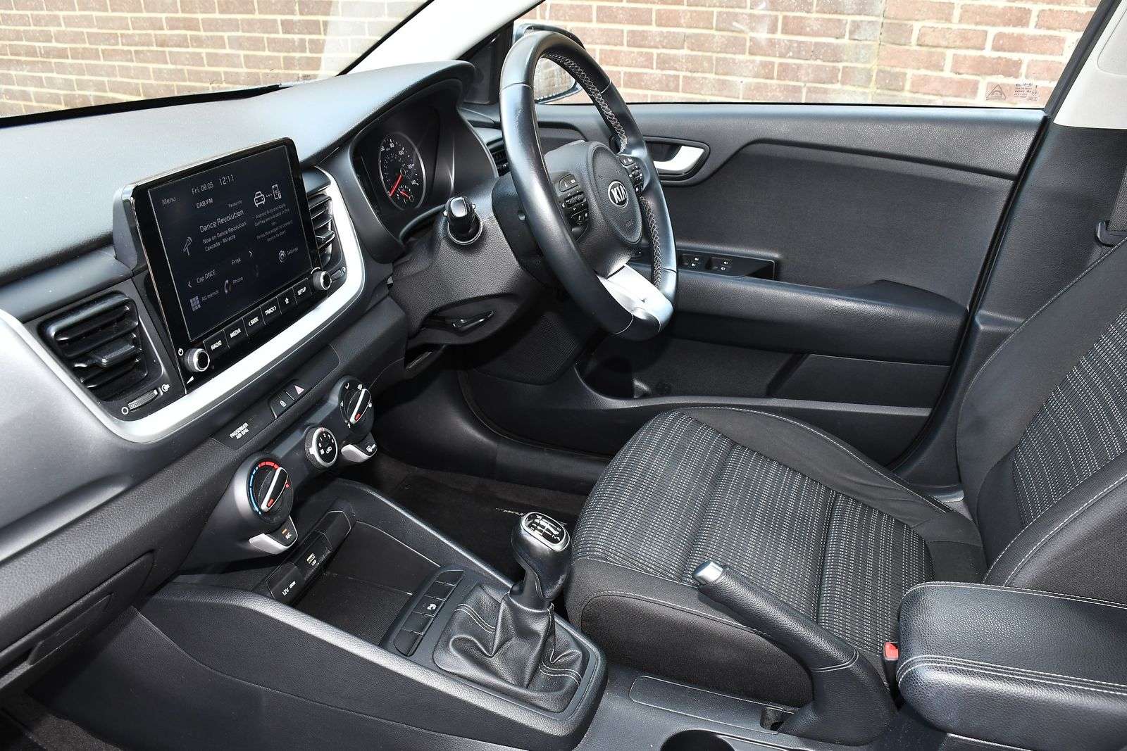 A 2021 KIA STONIC 2 A 2021 KIA STONIC 2