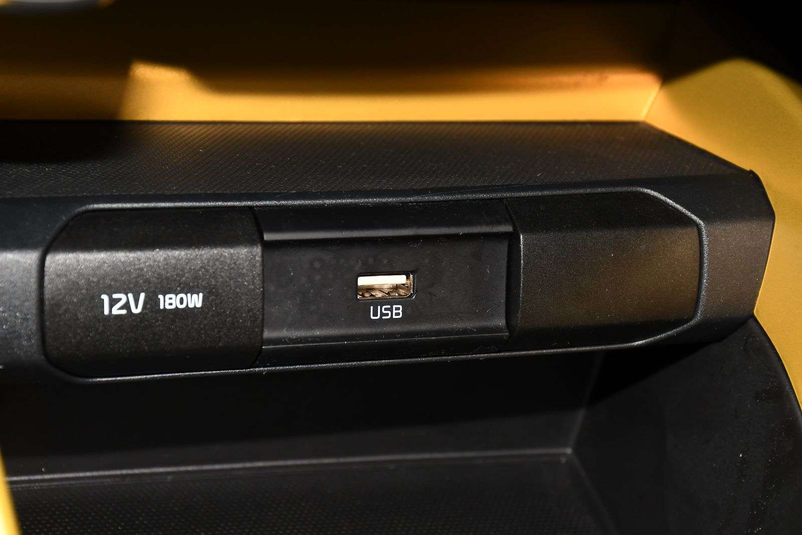 2023 KIA STONIC 2023 KIA STONIC