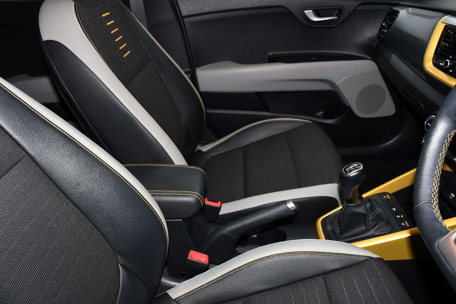 2023 KIA STONIC 2023 KIA STONIC