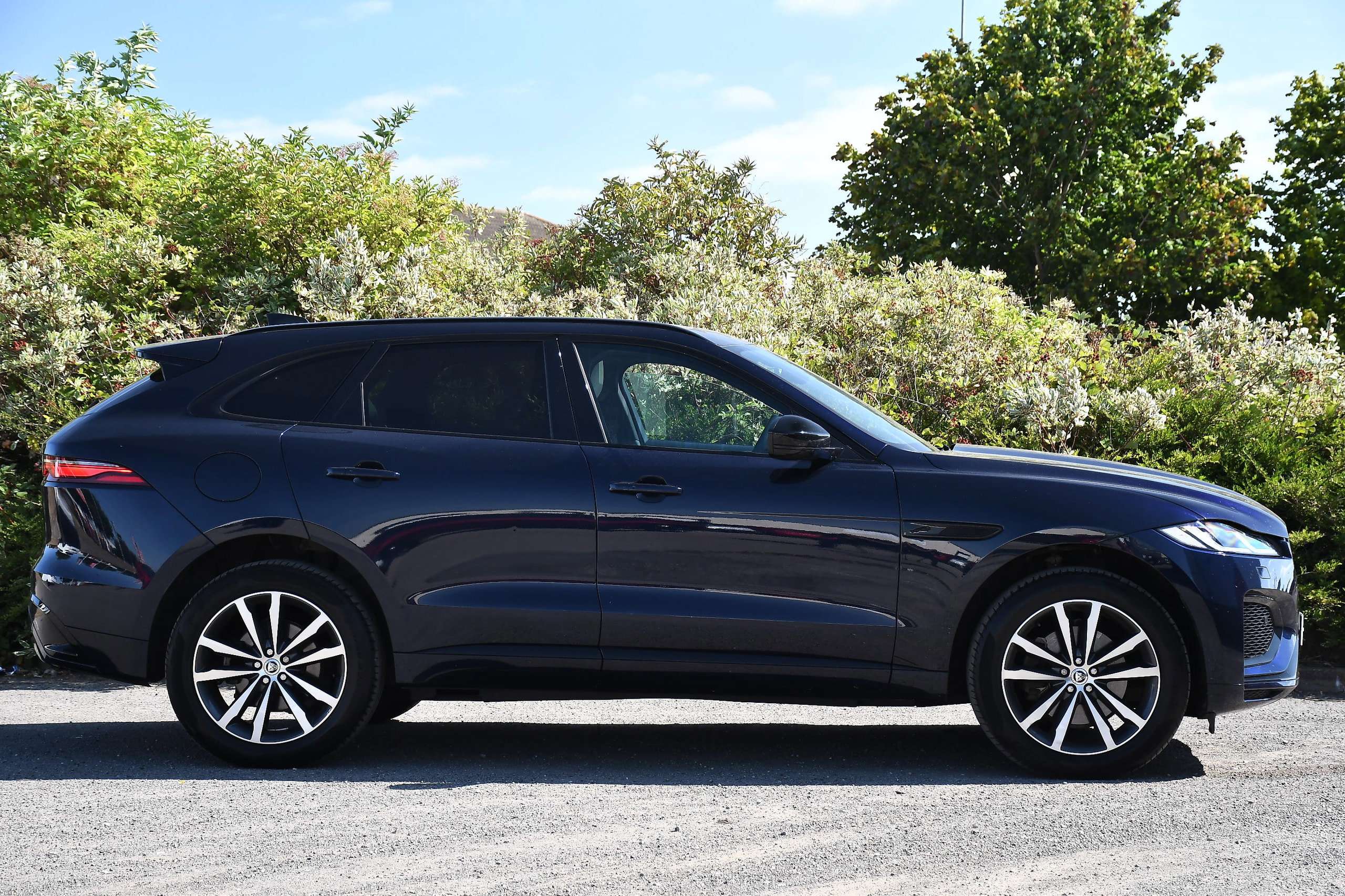 A 2023 JAGUAR F-PACE 2.0 D200 MHEV R-Dynamic SE Black SUV 5dr Diesel Auto AWD Euro 6 (s/s) (204 ps) A 2023 JAGUAR F-PACE 2.0 D200 MHEV R-Dynamic SE Black SUV 5dr Diesel Auto AWD Euro 6 (s/s) (204 ps)