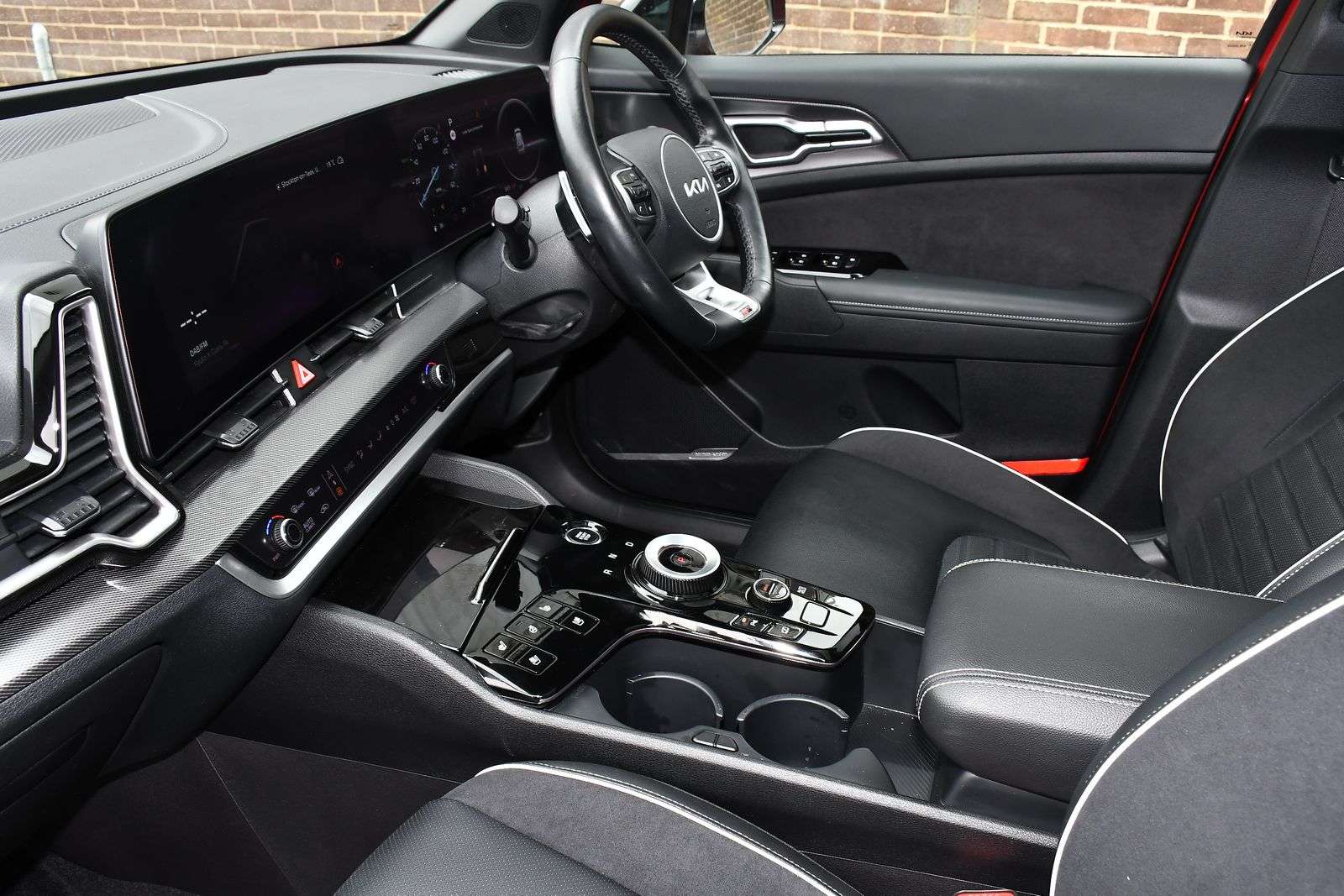 A 2024 KIA SPORTAGE 1.6 h T-GDi GT-Line S SUV 5dr Petrol Hybrid Auto AWD Euro 6 (s/s) (207 bhp) A 2024 KIA SPORTAGE 1.6 h T-GDi GT-Line S SUV 5dr Petrol Hybrid Auto AWD Euro 6 (s/s) (207 bhp)