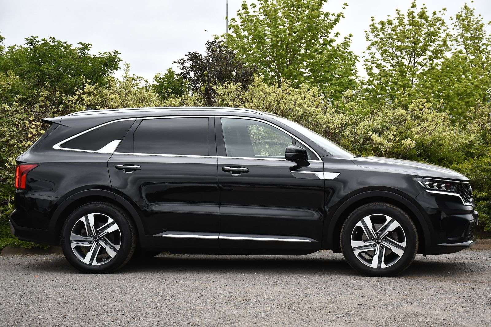 A 2021 KIA SORENTO 1.6 h T-GDi 4 SUV 5dr Petrol Hybrid Auto AWD Euro 6 (s/s) (226 bhp) A 2021 KIA SORENTO 1.6 h T-GDi 4 SUV 5dr Petrol Hybrid Auto AWD Euro 6 (s/s) (226 bhp)