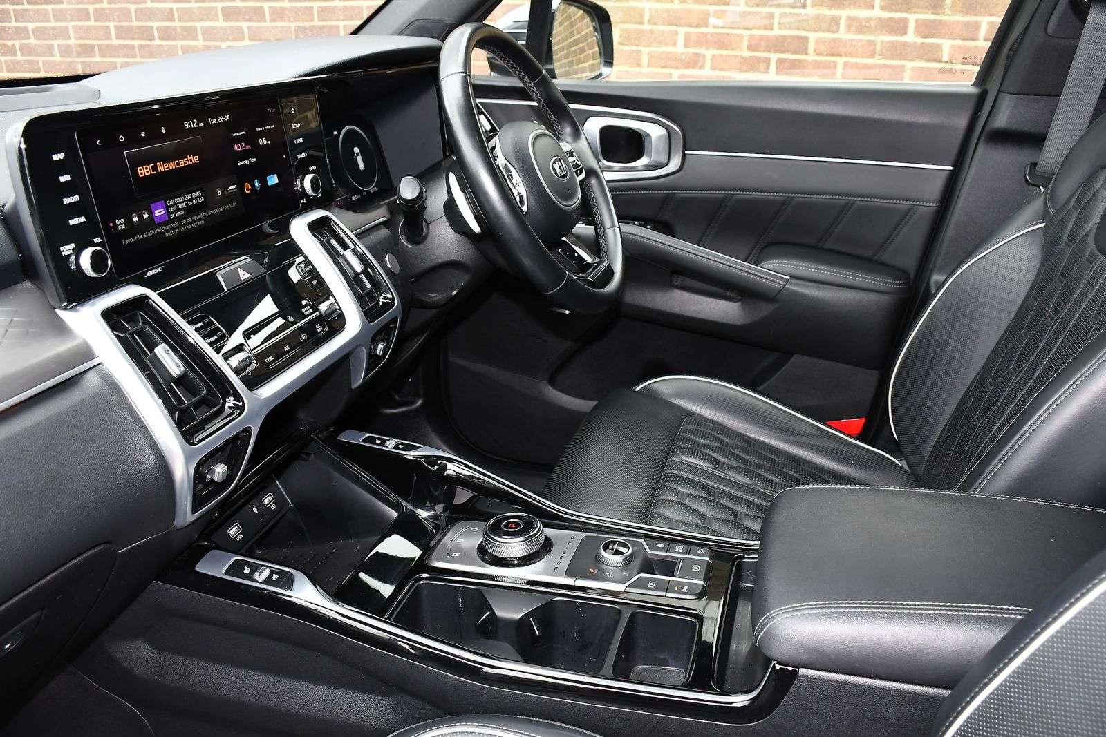 A 2021 KIA SORENTO 1.6 h T-GDi 4 SUV 5dr Petrol Hybrid Auto AWD Euro 6 (s/s) (226 bhp) A 2021 KIA SORENTO 1.6 h T-GDi 4 SUV 5dr Petrol Hybrid Auto AWD Euro 6 (s/s) (226 bhp)
