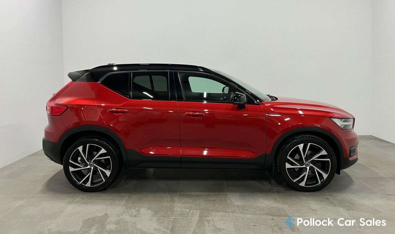 2019 VOLVO XC40 2019 VOLVO XC40