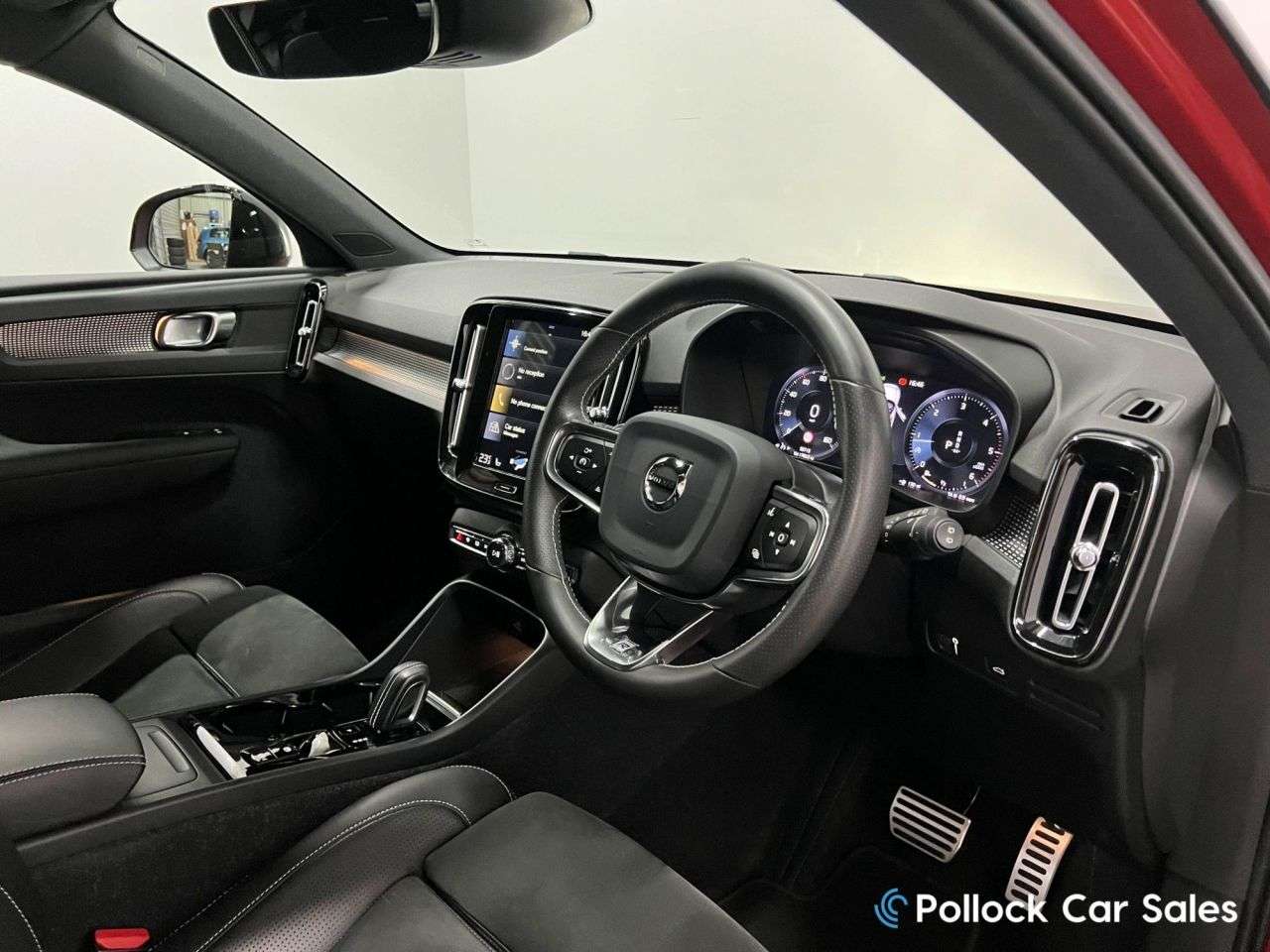 2019 VOLVO XC40 2019 VOLVO XC40