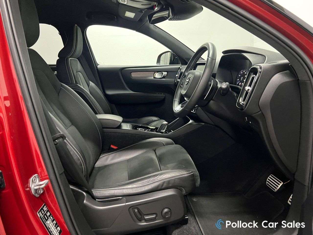 2019 VOLVO XC40 2019 VOLVO XC40