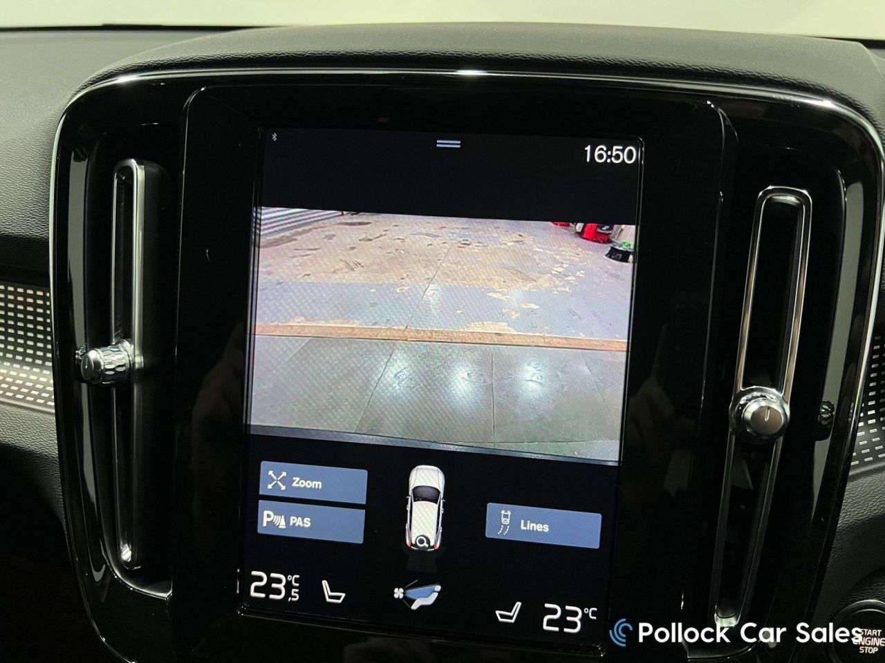 2019 VOLVO XC40 2019 VOLVO XC40