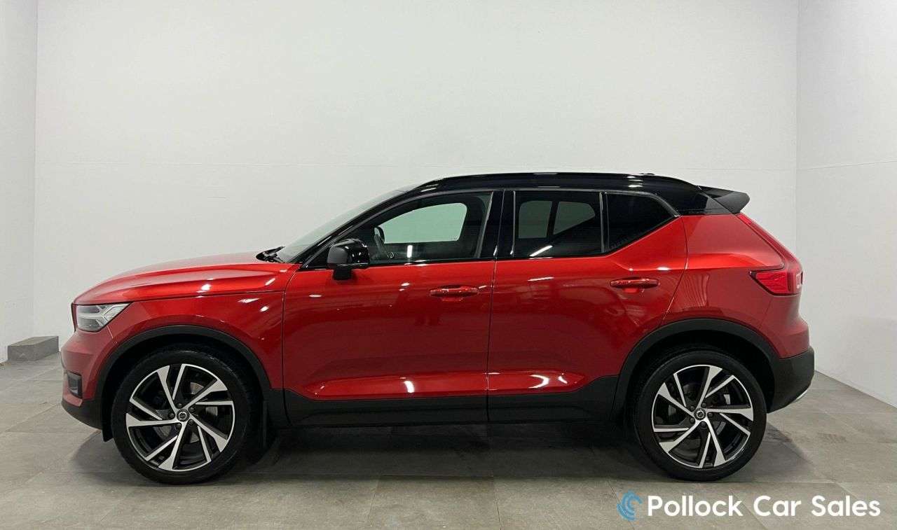 A 2019 VOLVO XC40 2.0 D4 R-Design Pro SUV 5dr Diesel Auto AWD Euro 6 (s/s) (190 ps) Full Hist A 2019 VOLVO XC40 2.0 D4 R-Design Pro SUV 5dr Diesel Auto AWD Euro 6 (s/s) (190 ps) Full Hist
