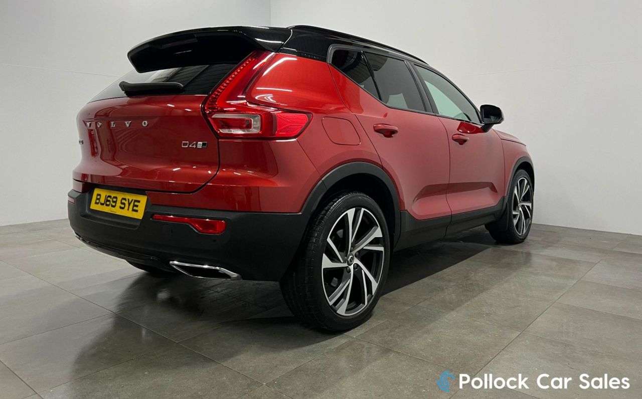 2019 VOLVO XC40 2019 VOLVO XC40