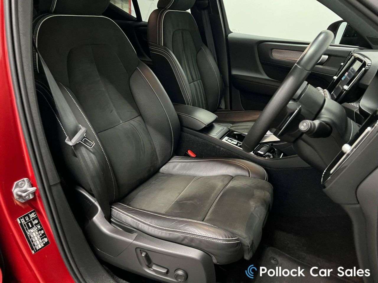2019 VOLVO XC40 2019 VOLVO XC40
