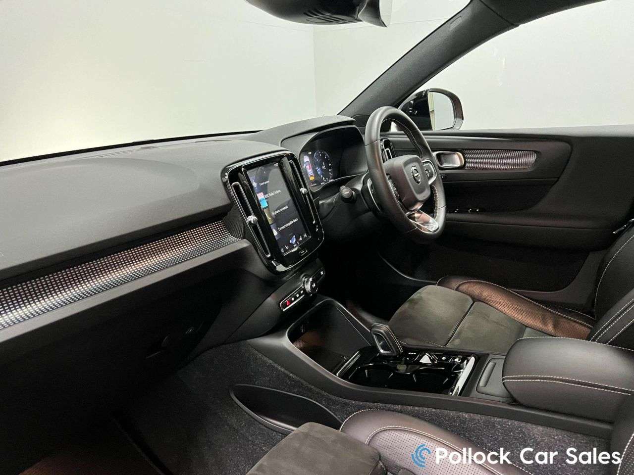 2019 VOLVO XC40 2019 VOLVO XC40