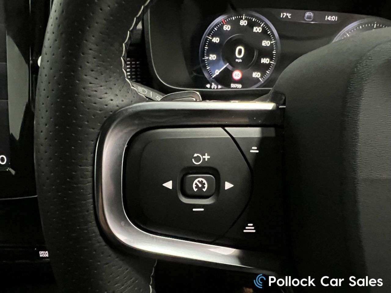 2019 VOLVO XC40 2019 VOLVO XC40