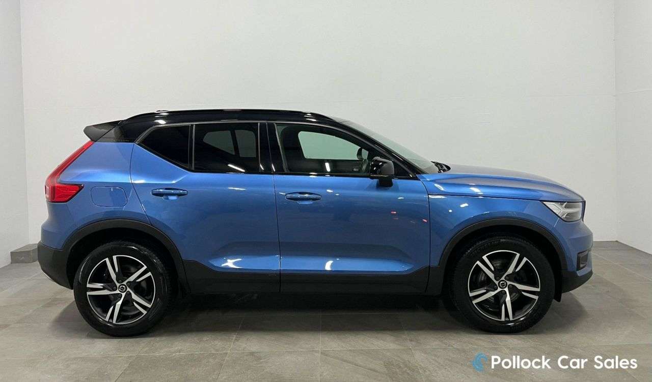 2019 VOLVO XC40 2019 VOLVO XC40