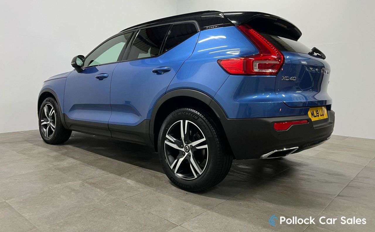 2019 VOLVO XC40 2019 VOLVO XC40