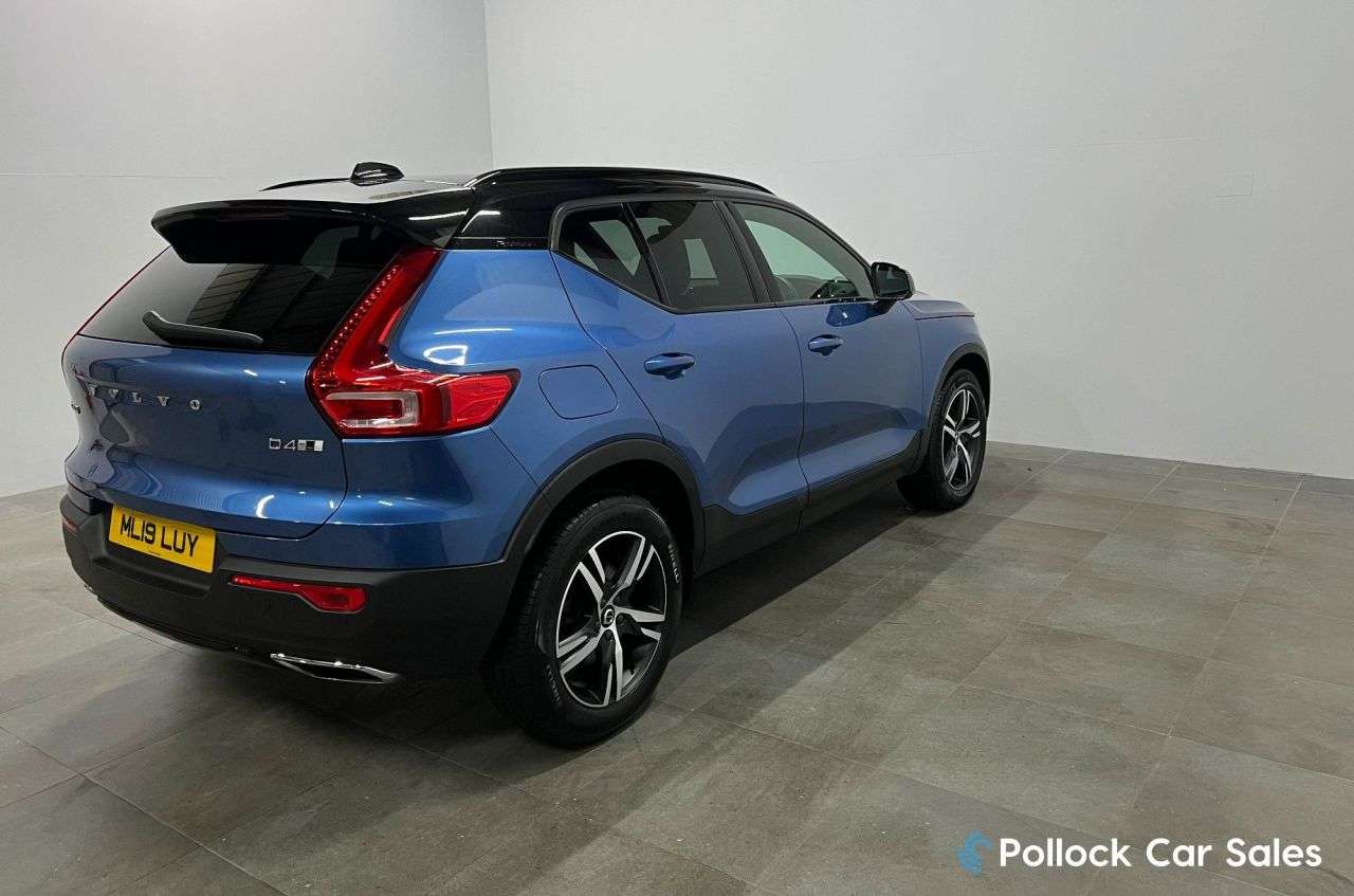 2019 VOLVO XC40 2019 VOLVO XC40