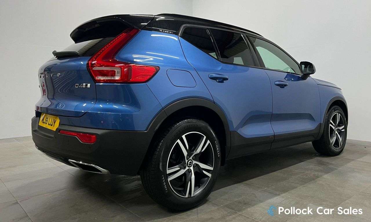 2019 VOLVO XC40 2019 VOLVO XC40