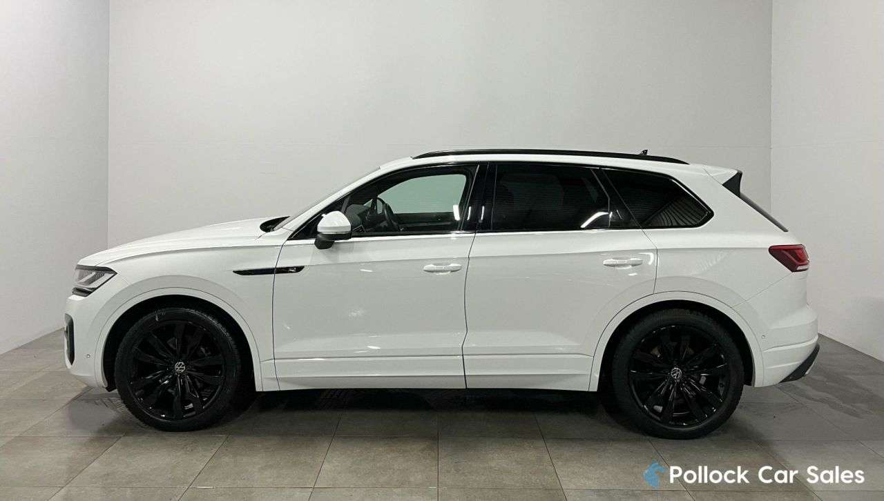 A 2023 VOLKSWAGEN TOUAREG 3.0 TDI V6 R-Line Tech Plus SUV 5dr Diesel Tiptronic 4Motion Euro 6 (s/s) ( A 2023 VOLKSWAGEN TOUAREG 3.0 TDI V6 R-Line Tech Plus SUV 5dr Diesel Tiptronic 4Motion Euro 6 (s/s) (