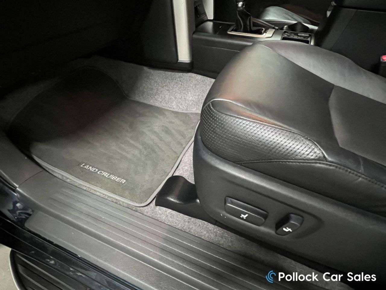 2010 TOYOTA LAND CRUISER 2010 TOYOTA LAND CRUISER