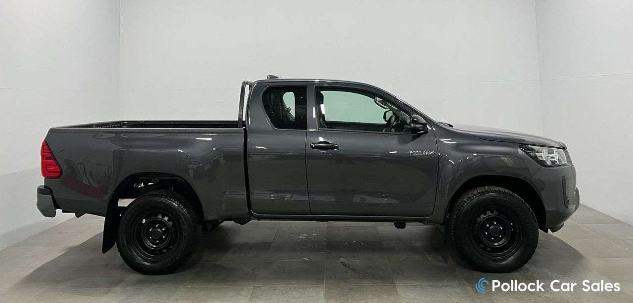 A 2023 TOYOTA HI-LUX 2.4 D-4D Active Extra Pickup Extended Cab 4dr Diesel Manual 4WD Euro 6 (s/s A 2023 TOYOTA HI-LUX 2.4 D-4D Active Extra Pickup Extended Cab 4dr Diesel Manual 4WD Euro 6 (s/s
