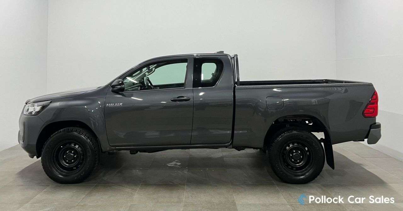 A 2023 TOYOTA HI-LUX 2.4 D-4D Active Extra Pickup Extended Cab 4dr Diesel Manual 4WD Euro 6 (s/s A 2023 TOYOTA HI-LUX 2.4 D-4D Active Extra Pickup Extended Cab 4dr Diesel Manual 4WD Euro 6 (s/s