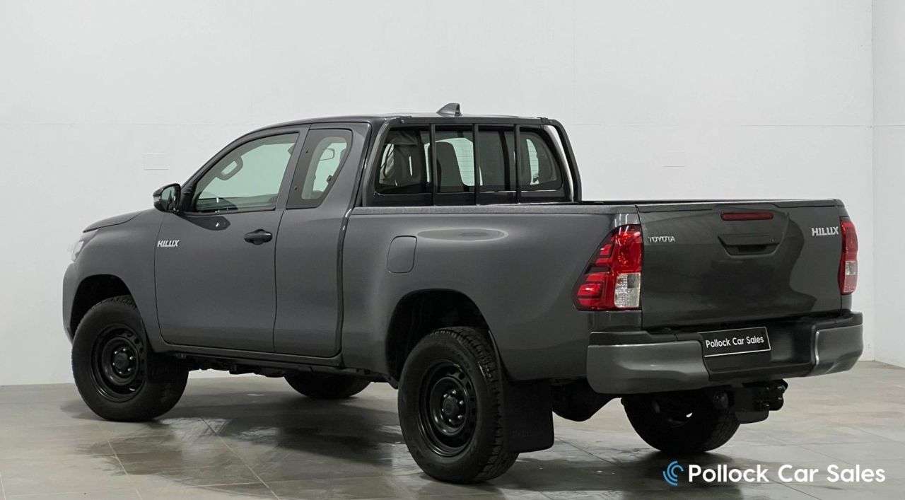 A 2023 TOYOTA HI-LUX 2.4 D-4D Active Extra Pickup Extended Cab 4dr Diesel Manual 4WD Euro 6 (s/s A 2023 TOYOTA HI-LUX 2.4 D-4D Active Extra Pickup Extended Cab 4dr Diesel Manual 4WD Euro 6 (s/s