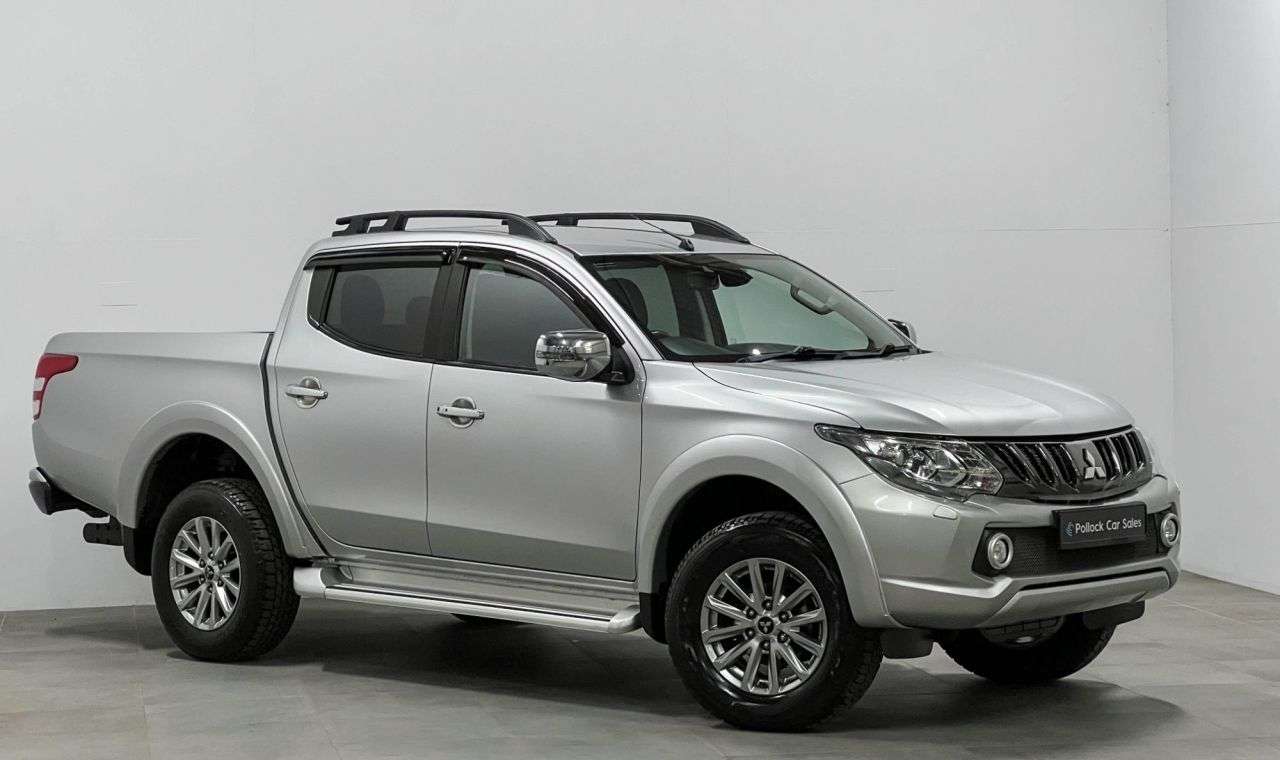 A 2018 MITSUBISHI L200 2.4 DI-D DC Barbarian Pickup Double Cab 4dr Diesel Auto 4WD Euro 6 (178 ps) A 2018 MITSUBISHI L200 2.4 DI-D DC Barbarian Pickup Double Cab 4dr Diesel Auto 4WD Euro 6 (178 ps)
