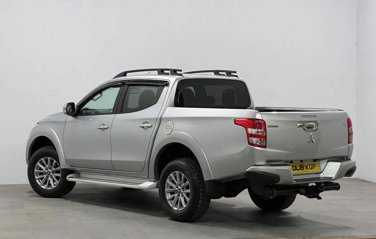 A 2018 MITSUBISHI L200 2.4 DI-D DC Barbarian Pickup Double Cab 4dr Diesel Auto 4WD Euro 6 (178 ps) A 2018 MITSUBISHI L200 2.4 DI-D DC Barbarian Pickup Double Cab 4dr Diesel Auto 4WD Euro 6 (178 ps)