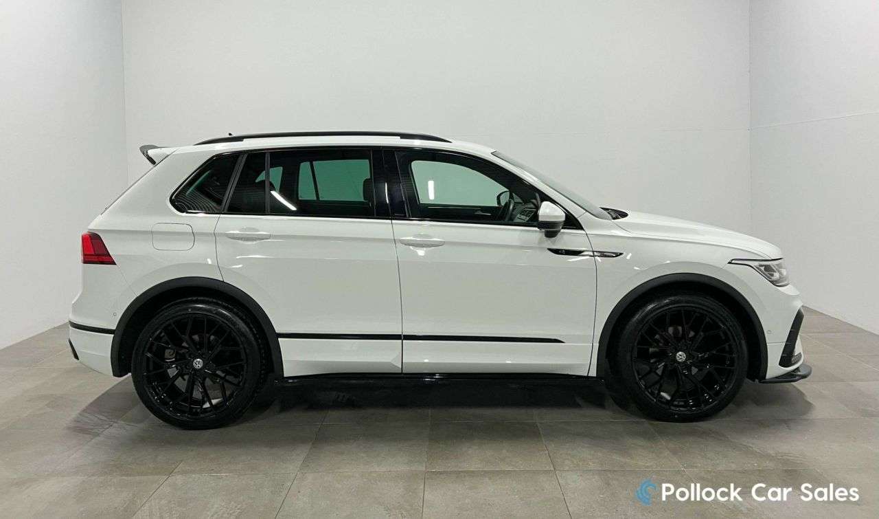 A 2020 VOLKSWAGEN TIGUAN 1.5 TSI R-Line SUV 5dr Petrol DSG Euro 6 (s/s) (150 ps) 21" Black Edition S A 2020 VOLKSWAGEN TIGUAN 1.5 TSI R-Line SUV 5dr Petrol DSG Euro 6 (s/s) (150 ps) 21" Black Edition S