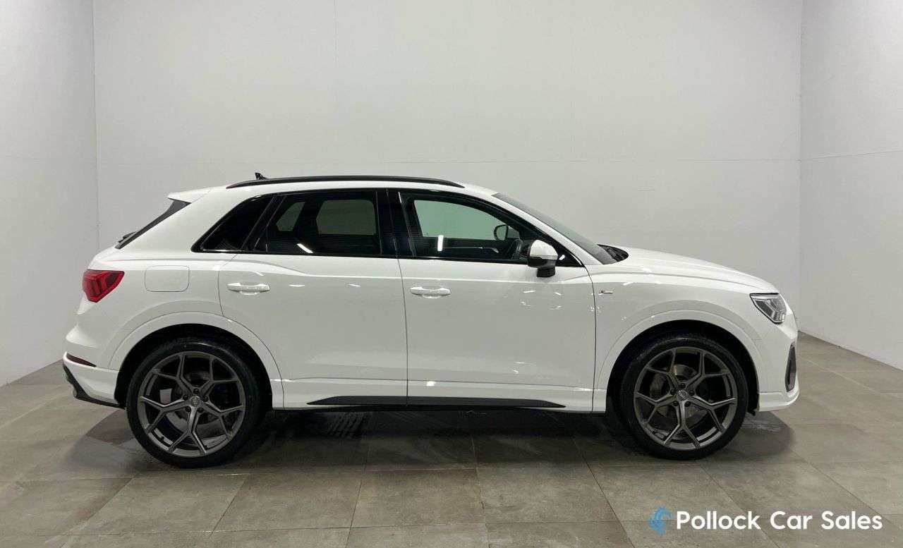 A 2022 AUDI Q3 2.0 TDI 35 S line SUV 5dr Diesel S Tronic Euro 6 (s/s) (150 ps) 21", Comfor A 2022 AUDI Q3 2.0 TDI 35 S line SUV 5dr Diesel S Tronic Euro 6 (s/s) (150 ps) 21", Comfor