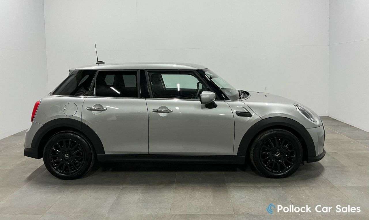 A 2024 MINI HATCH 1.5 Cooper Classic Hatchback 5dr Petrol Steptronic Euro 6 (s/s) (136 ps) Co A 2024 MINI HATCH 1.5 Cooper Classic Hatchback 5dr Petrol Steptronic Euro 6 (s/s) (136 ps) Co