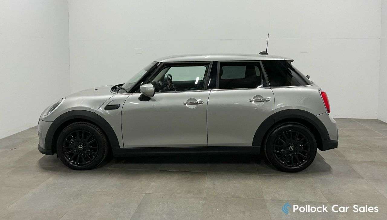 A 2024 MINI HATCH 1.5 Cooper Classic Hatchback 5dr Petrol Steptronic Euro 6 (s/s) (136 ps) Co A 2024 MINI HATCH 1.5 Cooper Classic Hatchback 5dr Petrol Steptronic Euro 6 (s/s) (136 ps) Co