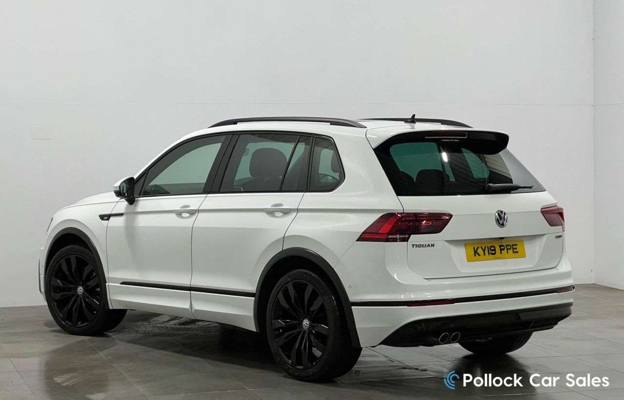 A 2019 VOLKSWAGEN TIGUAN 2.0 TDI R-Line Tech SUV 5dr Diesel DSG 4Motion Euro 6 (s/s) (190 ps) Leathe A 2019 VOLKSWAGEN TIGUAN 2.0 TDI R-Line Tech SUV 5dr Diesel DSG 4Motion Euro 6 (s/s) (190 ps) Leathe