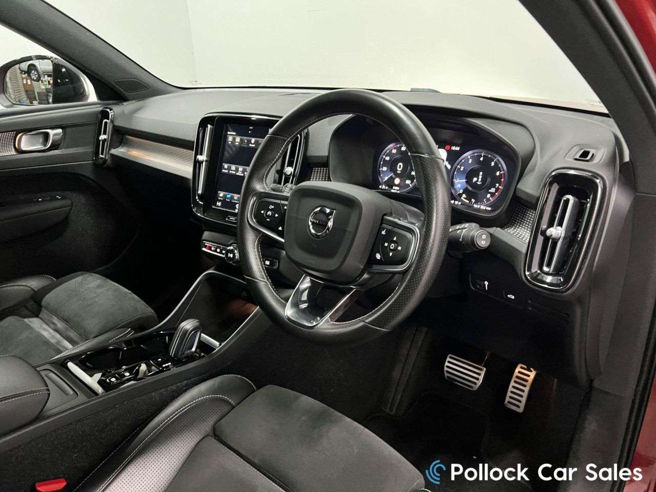2020 VOLVO XC40 2020 VOLVO XC40