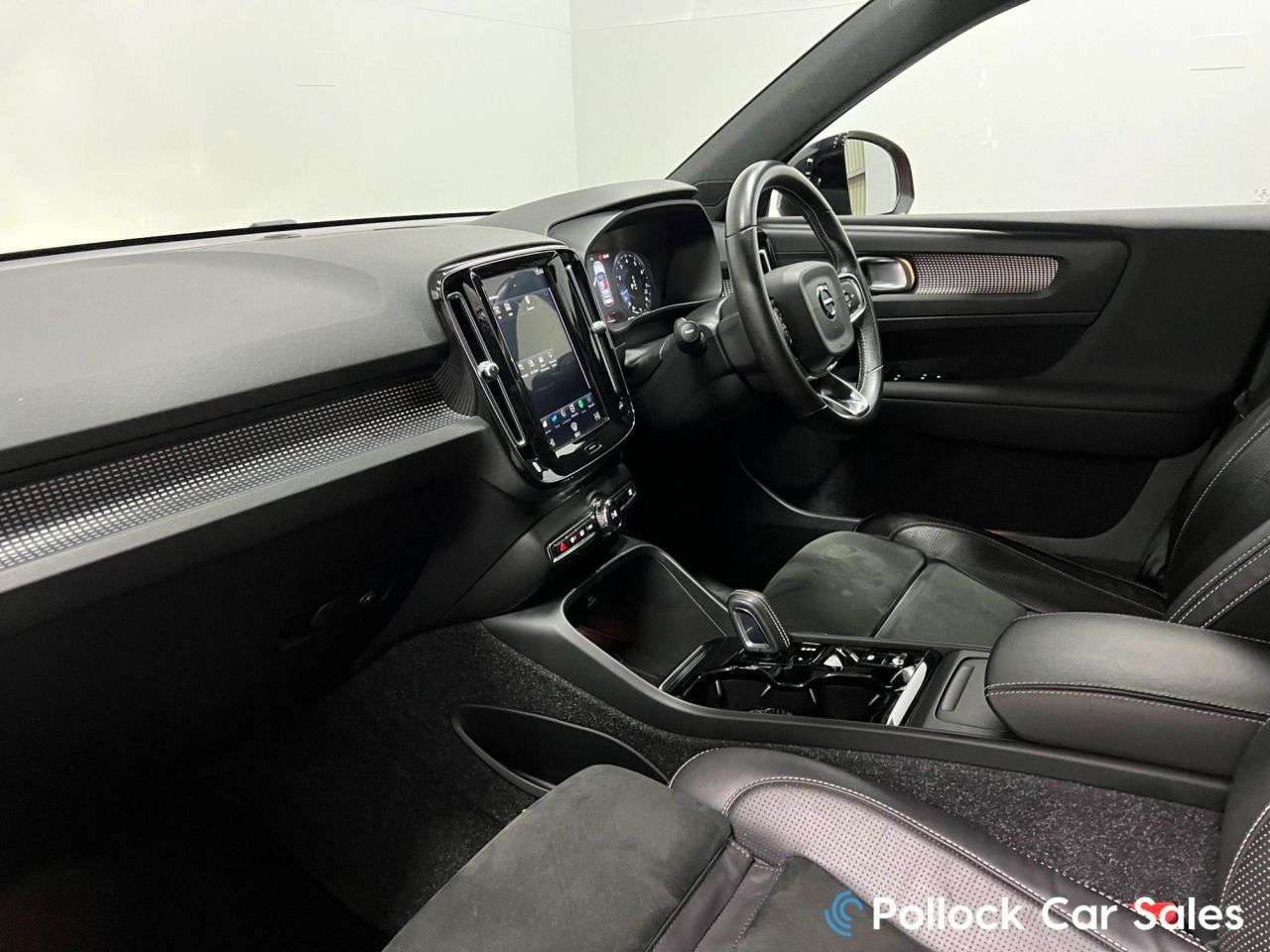 2020 VOLVO XC40 2020 VOLVO XC40