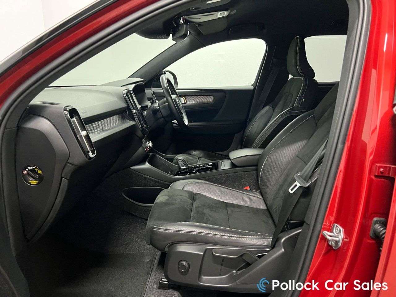 2020 VOLVO XC40 2020 VOLVO XC40
