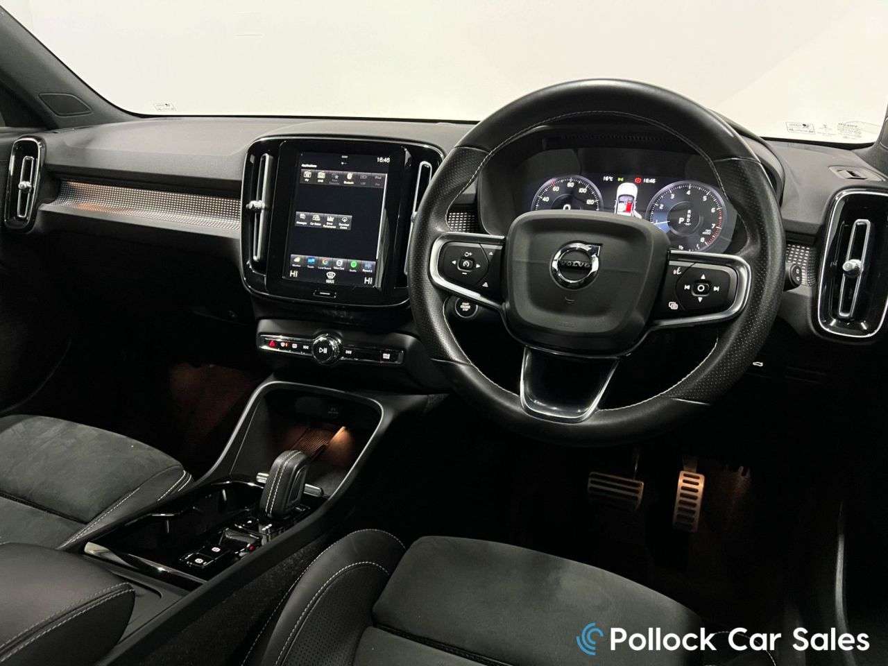 2020 VOLVO XC40 2020 VOLVO XC40