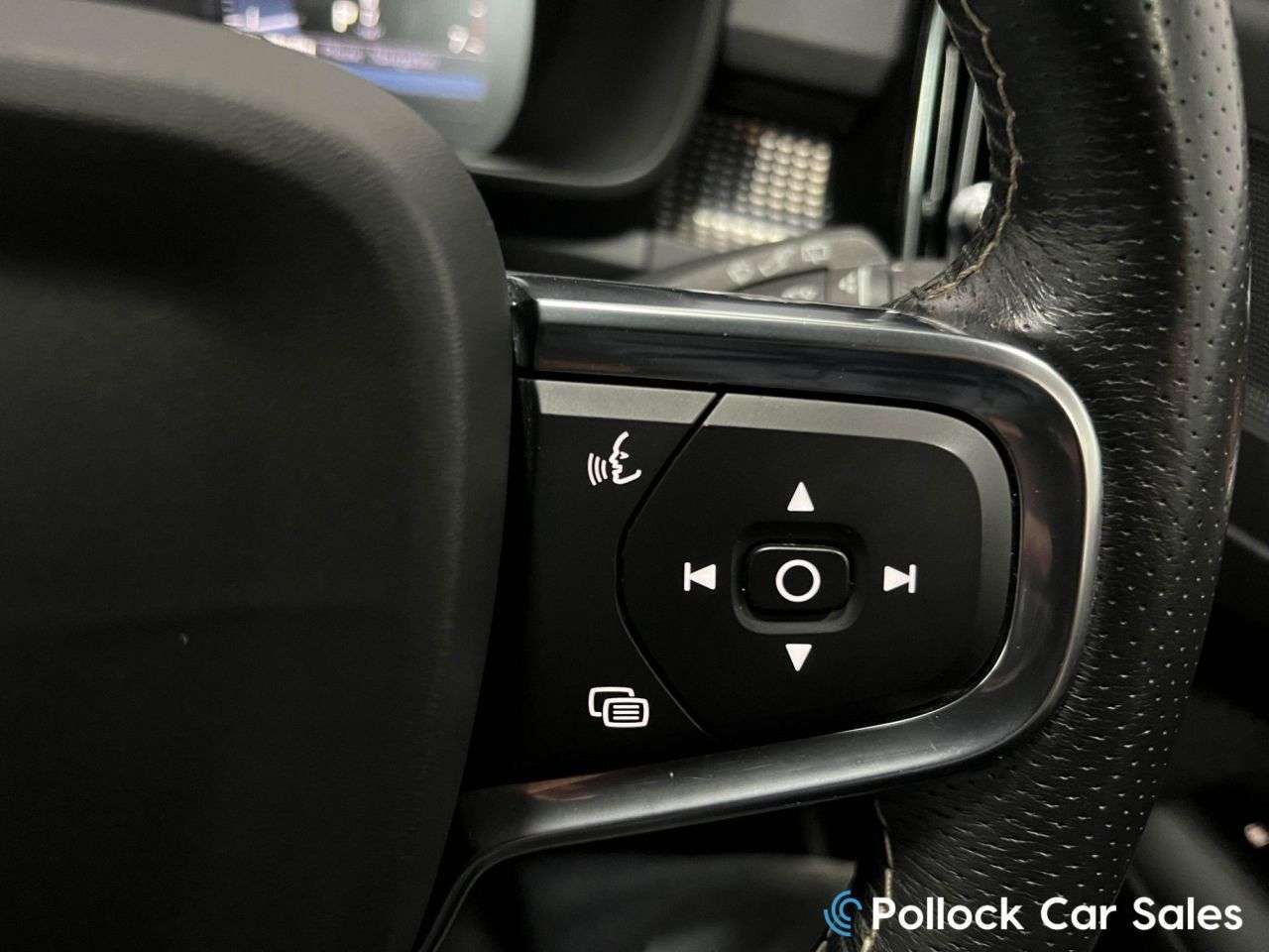 2020 VOLVO XC40 2020 VOLVO XC40