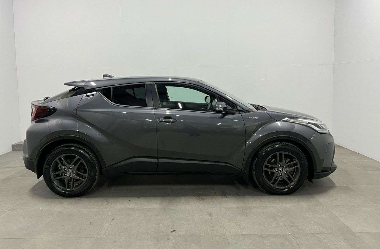 A 2020 TOYOTA C-HR 1.8 VVT-h Icon SUV 5dr Petrol Hybrid CVT Euro 6 (s/s) (122 ps) FSH Low Mile A 2020 TOYOTA C-HR 1.8 VVT-h Icon SUV 5dr Petrol Hybrid CVT Euro 6 (s/s) (122 ps) FSH Low Mile