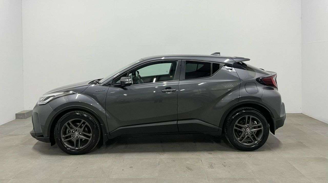 A 2020 TOYOTA C-HR 1.8 VVT-h Icon SUV 5dr Petrol Hybrid CVT Euro 6 (s/s) (122 ps) FSH Low Mile A 2020 TOYOTA C-HR 1.8 VVT-h Icon SUV 5dr Petrol Hybrid CVT Euro 6 (s/s) (122 ps) FSH Low Mile