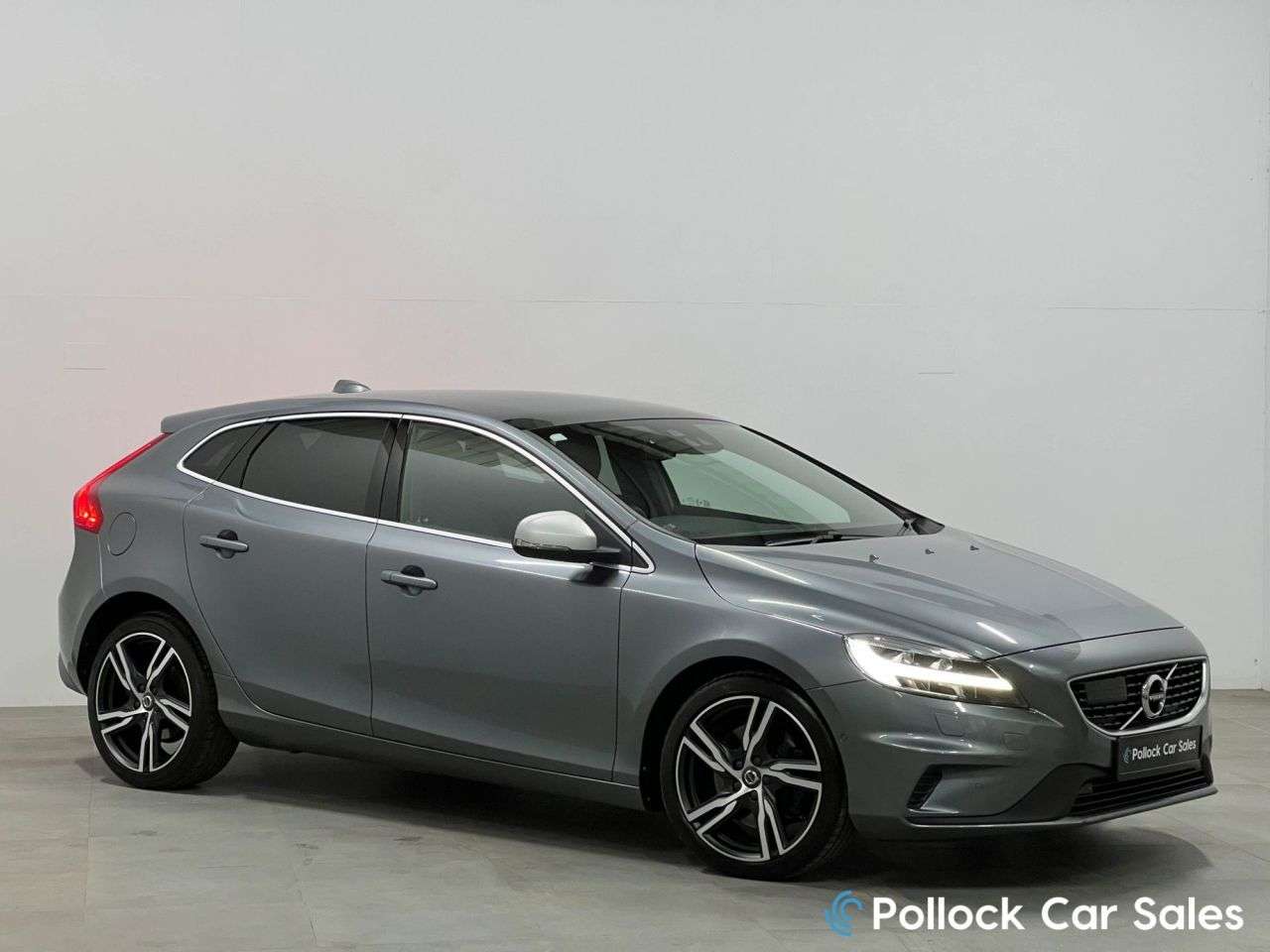A 2017 VOLVO V40 2.0 D2 R-Design Pro Hatchback 5dr Diesel Auto Euro 6 (s/s) (120 ps) £8,700 A 2017 VOLVO V40 2.0 D2 R-Design Pro Hatchback 5dr Diesel Auto Euro 6 (s/s) (120 ps) £8,700