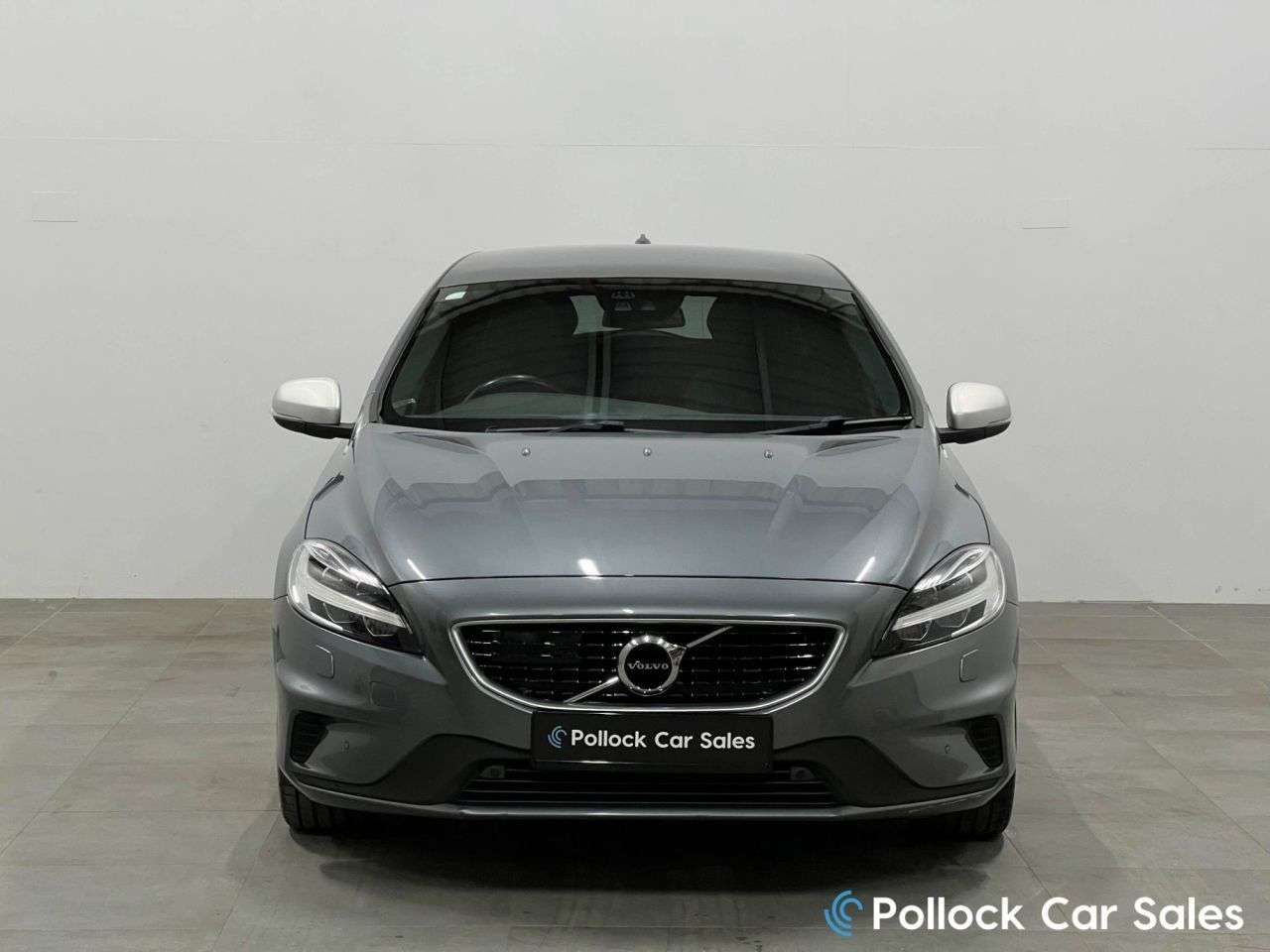 A 2017 VOLVO V40 2.0 D2 R-Design Pro Hatchback 5dr Diesel Auto Euro 6 (s/s) (120 ps) £8,700 A 2017 VOLVO V40 2.0 D2 R-Design Pro Hatchback 5dr Diesel Auto Euro 6 (s/s) (120 ps) £8,700