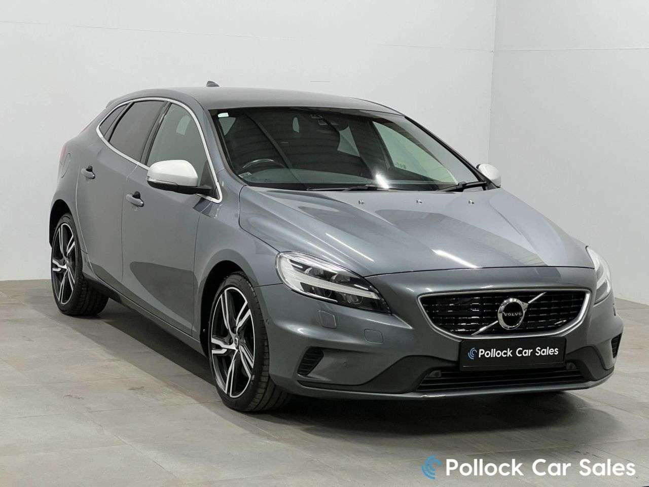 2017 VOLVO V40 2017 VOLVO V40