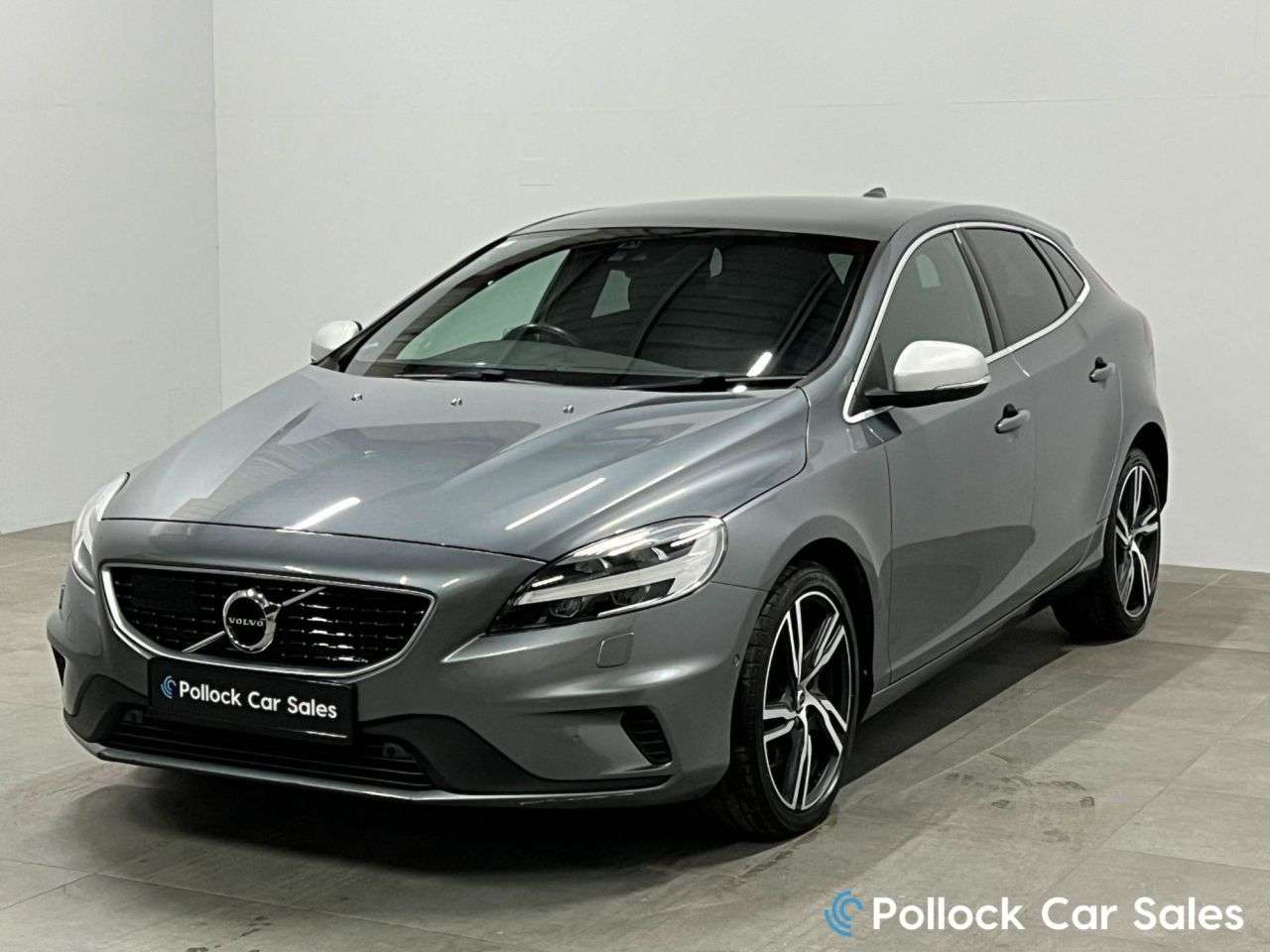 2017 VOLVO V40 2017 VOLVO V40
