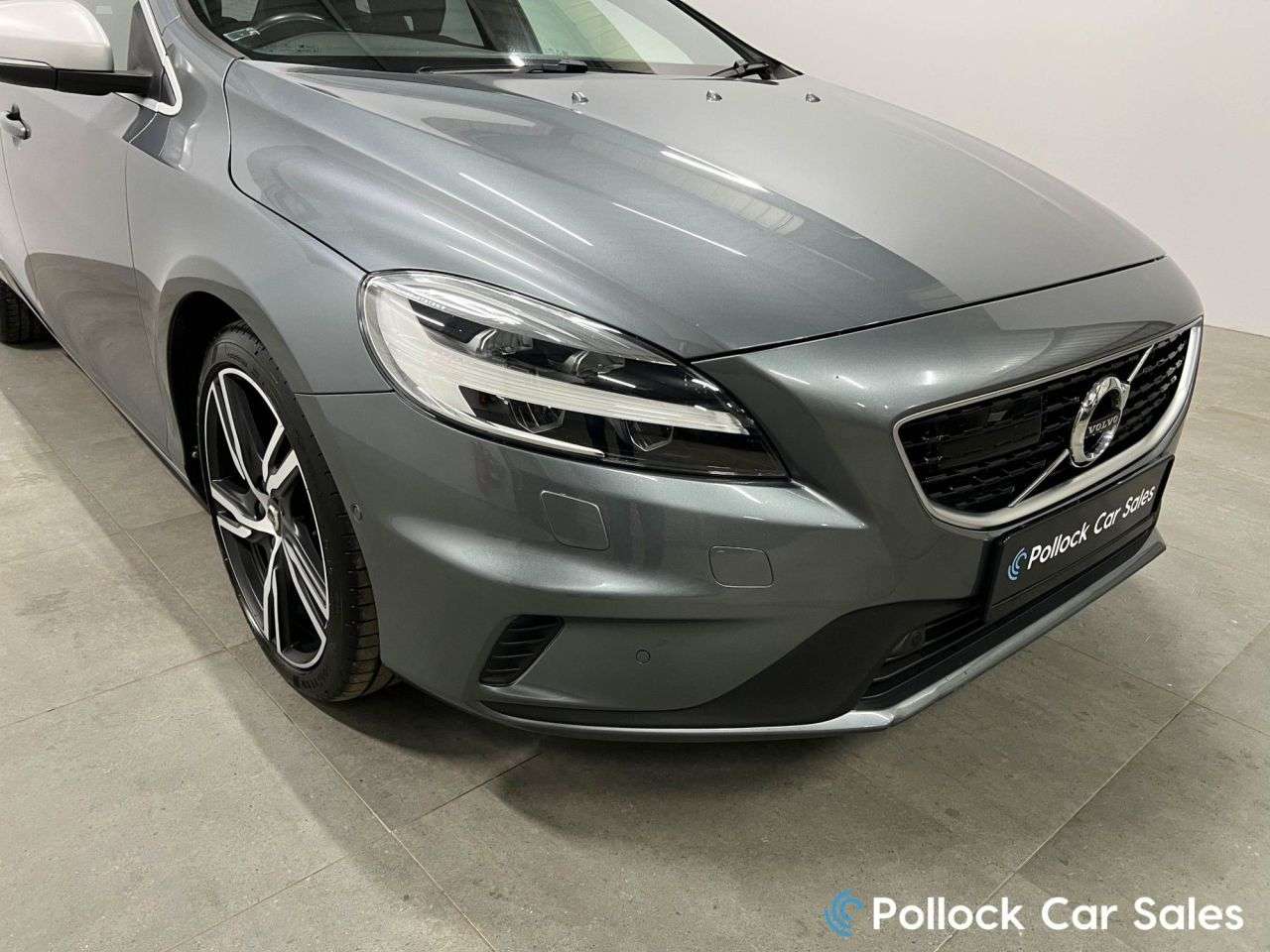 2017 VOLVO V40 2017 VOLVO V40
