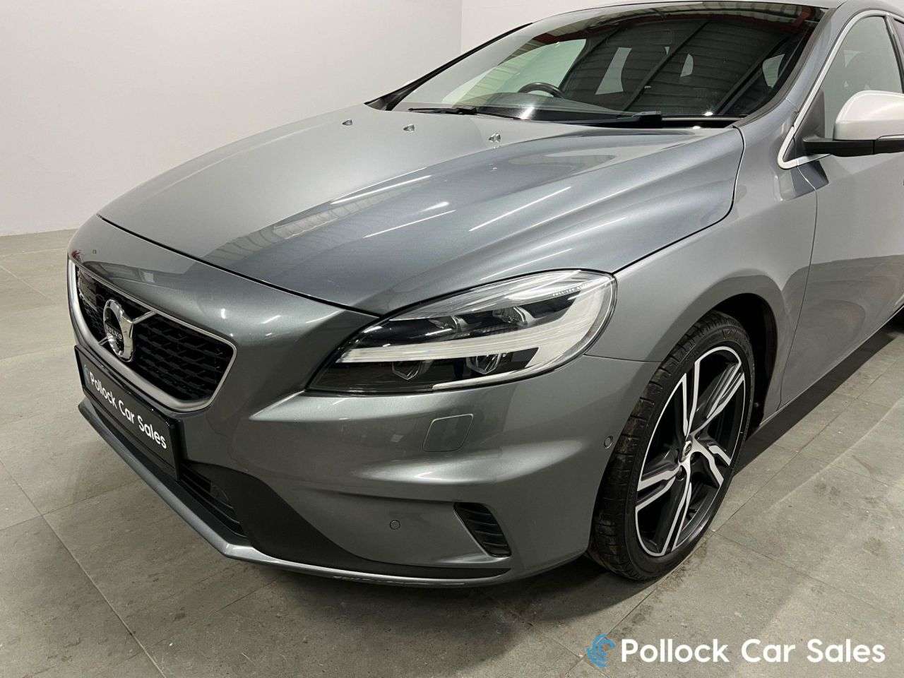 2017 VOLVO V40 2017 VOLVO V40