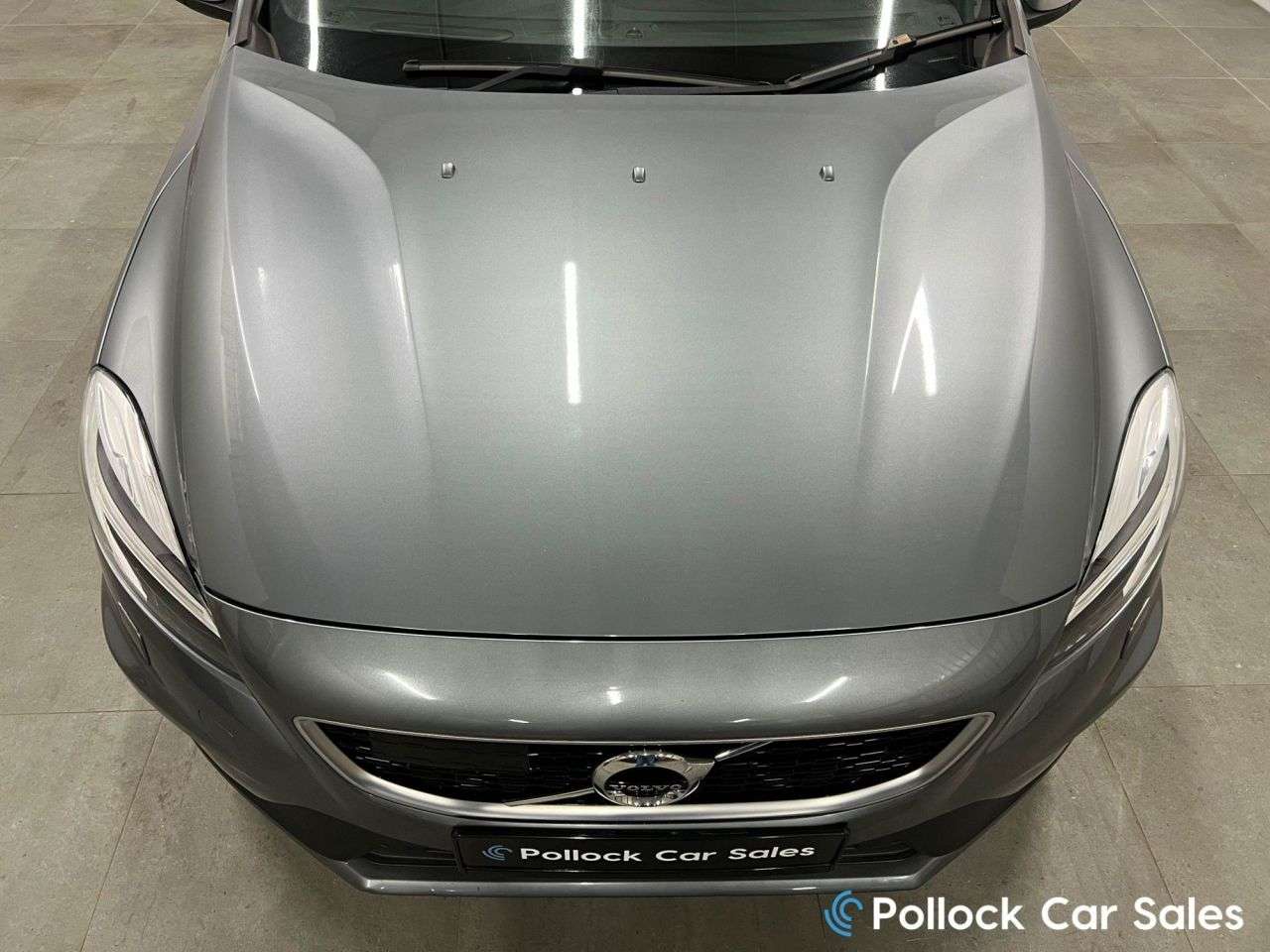 2017 VOLVO V40 2017 VOLVO V40