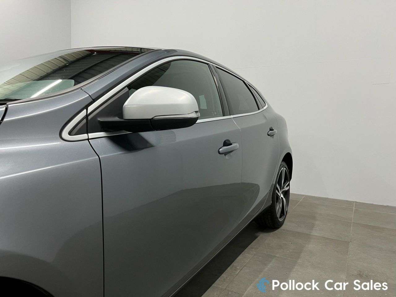 2017 VOLVO V40 2017 VOLVO V40