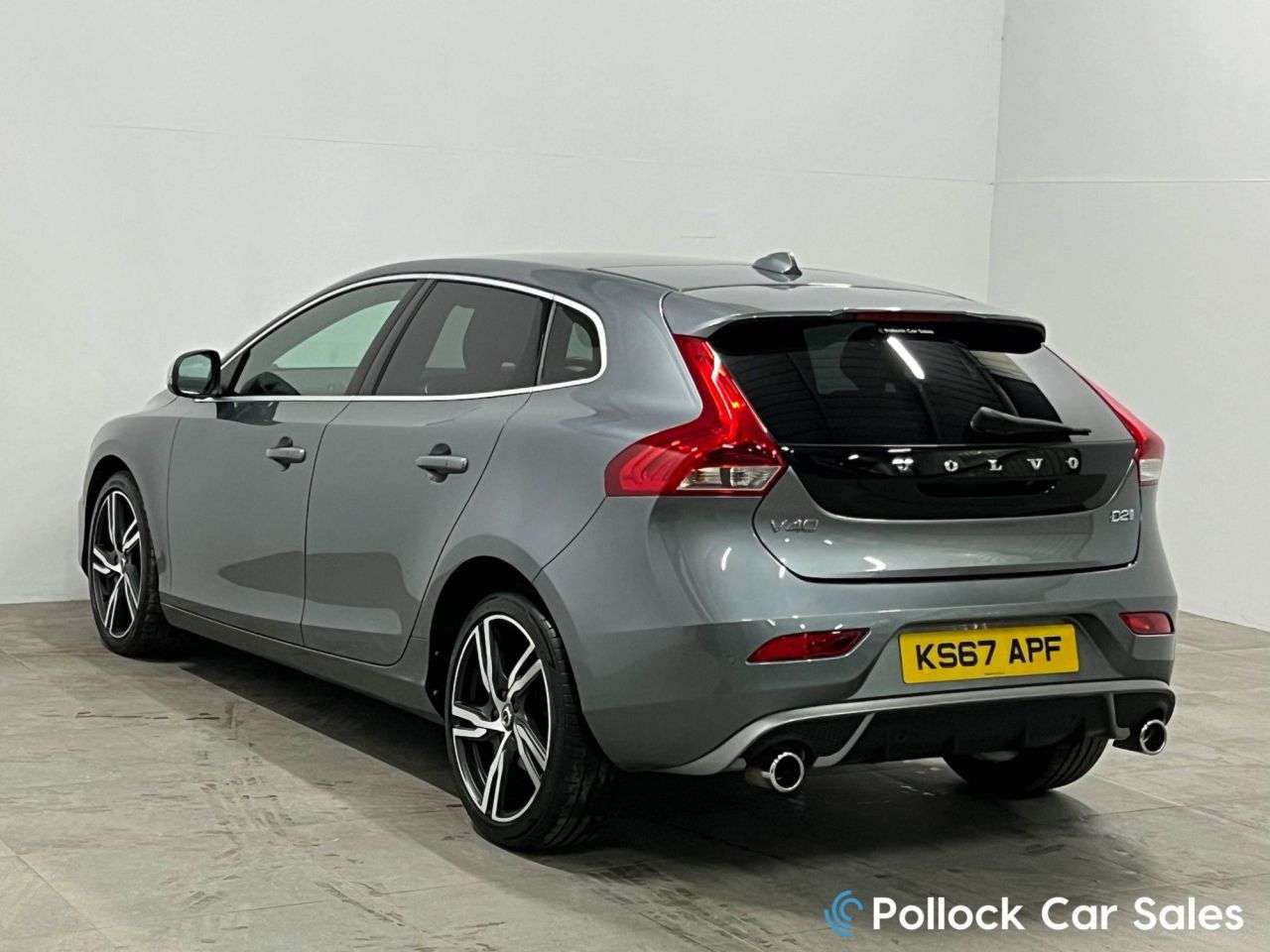 2017 VOLVO V40 2017 VOLVO V40