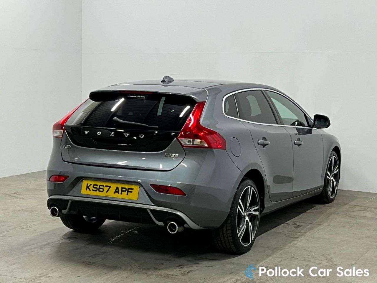 2017 VOLVO V40 2017 VOLVO V40