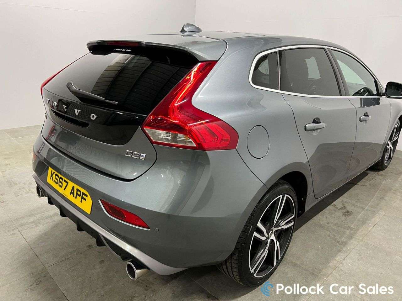 2017 VOLVO V40 2017 VOLVO V40